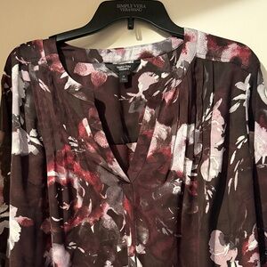 Simply Vera Vera Wang Dark Floral Top